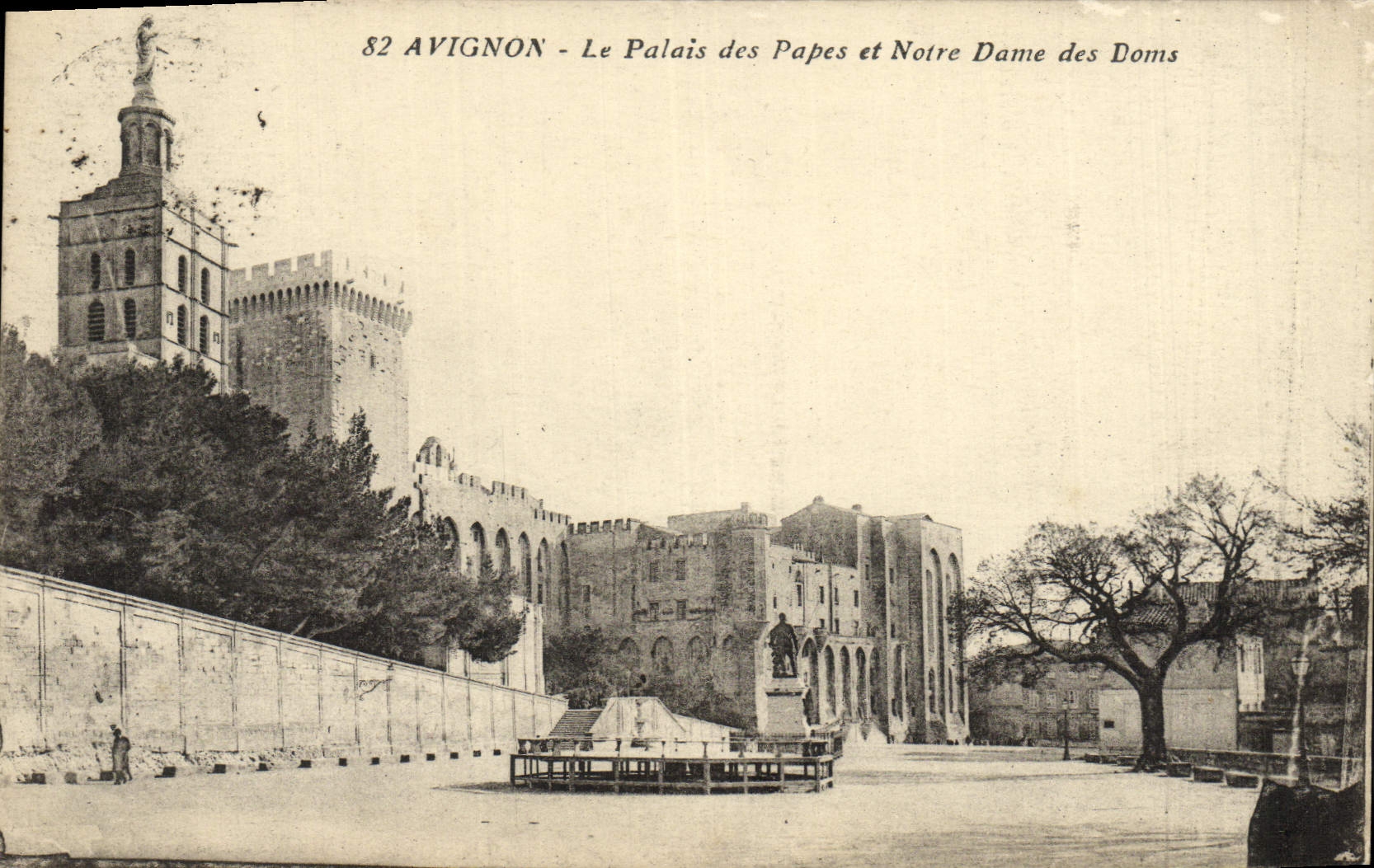 CPA Avignon Le Palais des Papes et Notre Dame des Doms