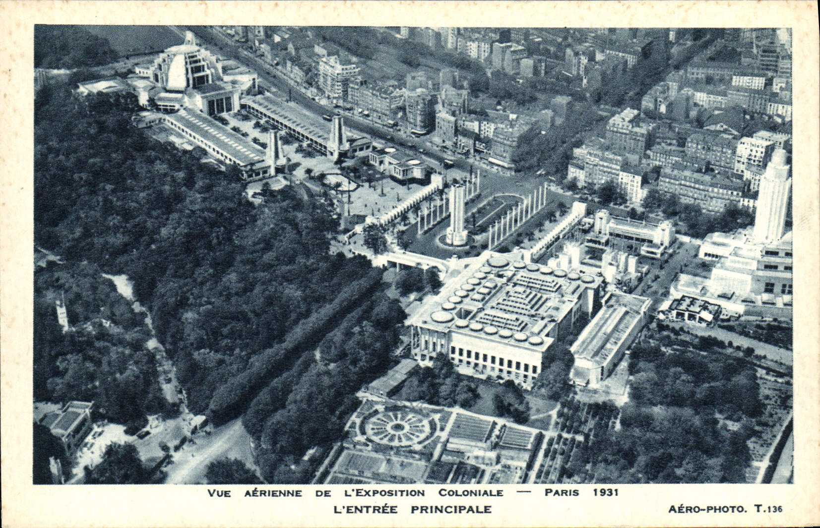 Vue aérienne de l'Exposition Coloniale — Paris 1931 — Aéro-Photo T.136