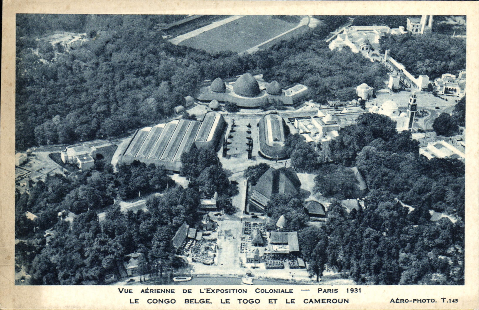 Vue aérienne de l'Exposition Coloniale — Paris 1931 — Aéro-Photo T.145