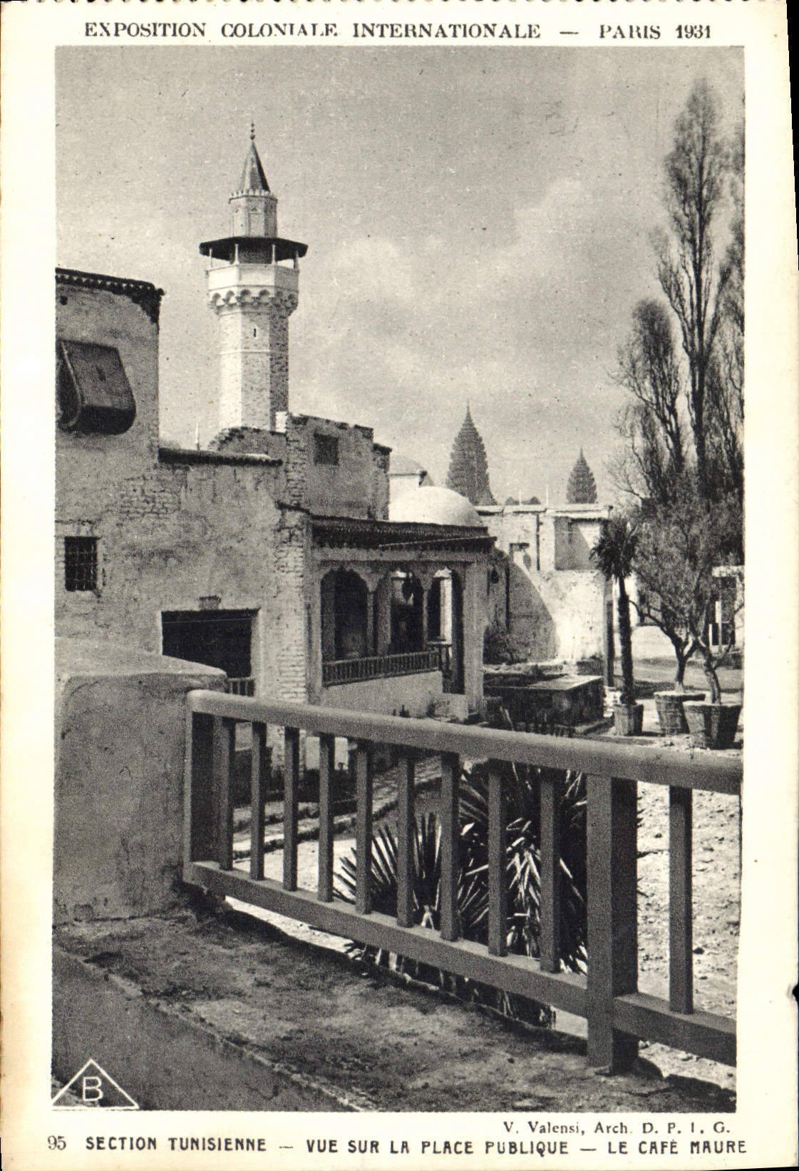 CPA Exposition Coloniale Internationale Paris 1931 Section tunisienne Vue sur la place publique Le cafe Maure 