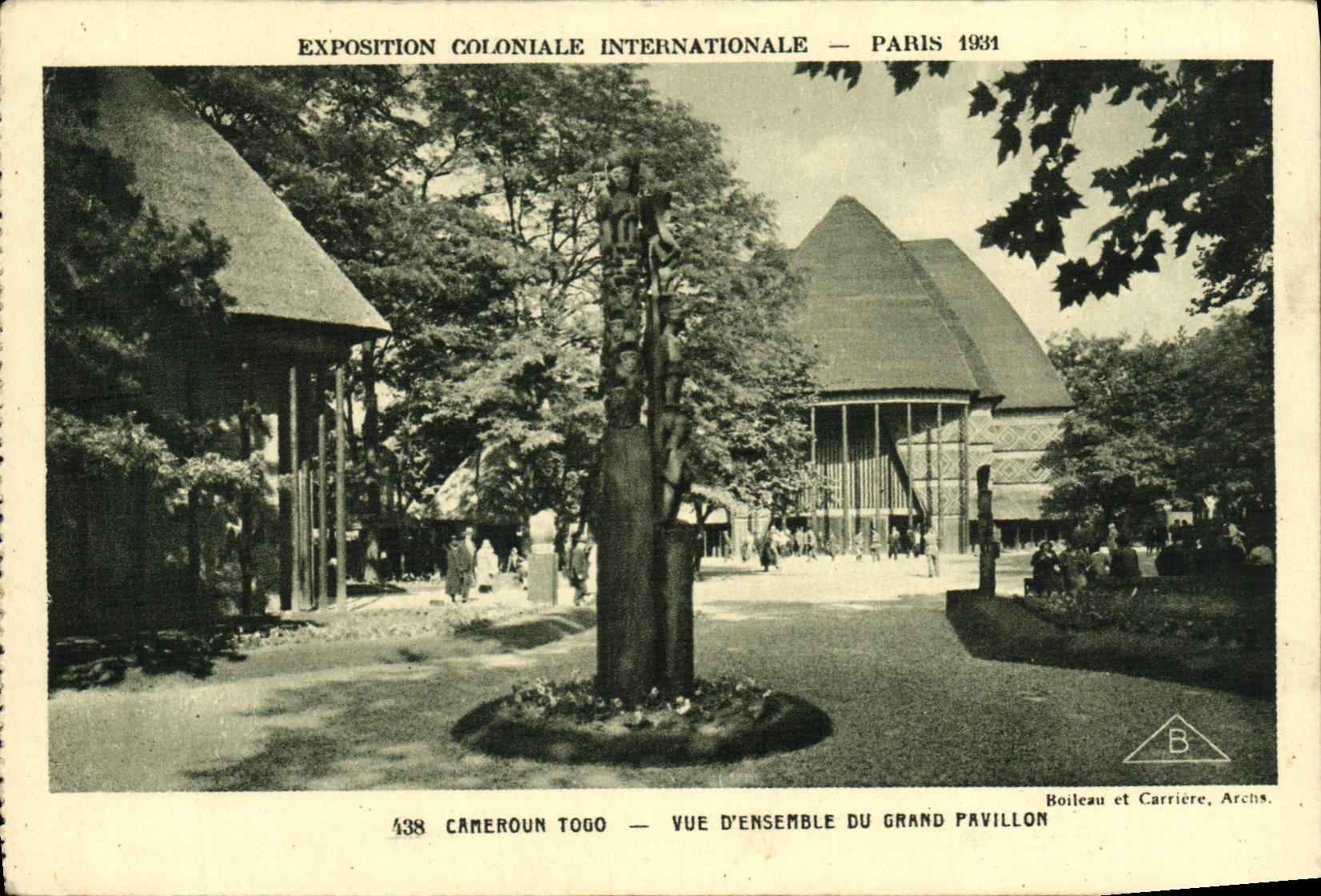 Internationale Kolonialausstellung — Paris 1931 — Kamerun Togo — Gesamtaufnahme des Großen Pavillons — Boileau et Carrière, Archs.