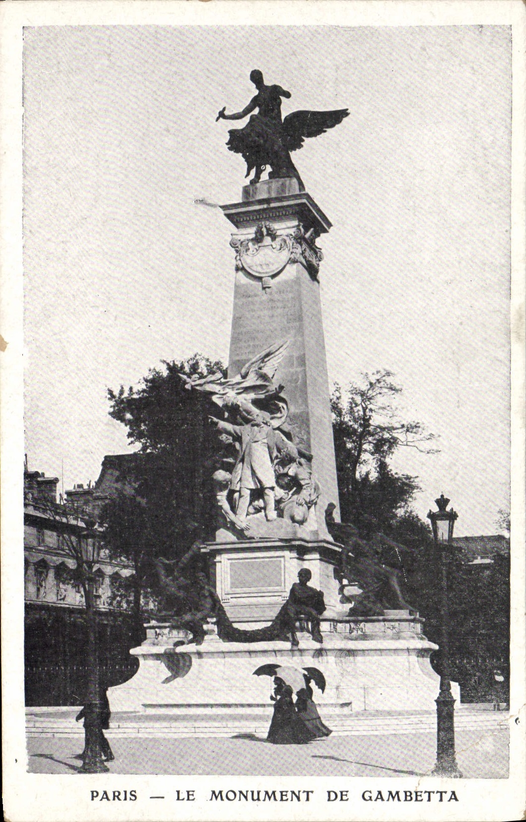 CPA Paris Le Monument De Gambetta