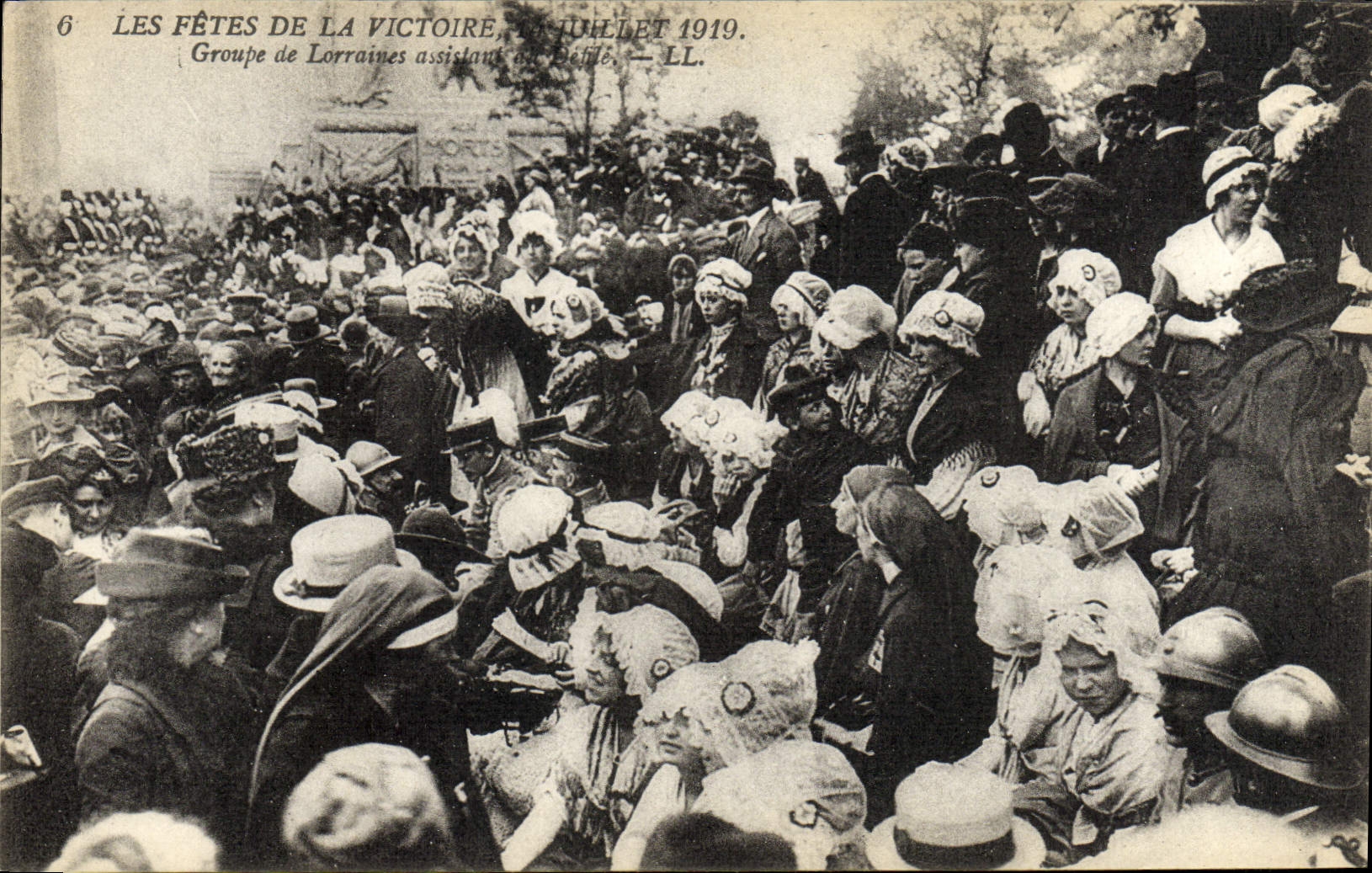 Les Fêtes de la Victoire, en juillet 1919. — Groupe de Lorraines assistant à Belflé. — LL.