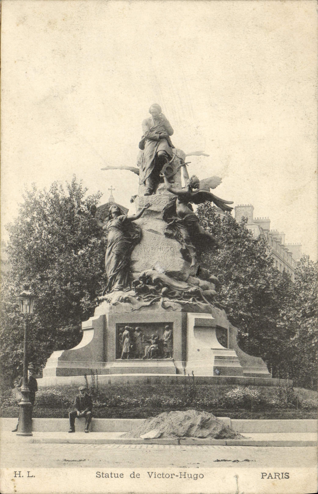 CPA Statue De Victor Hugo Paris