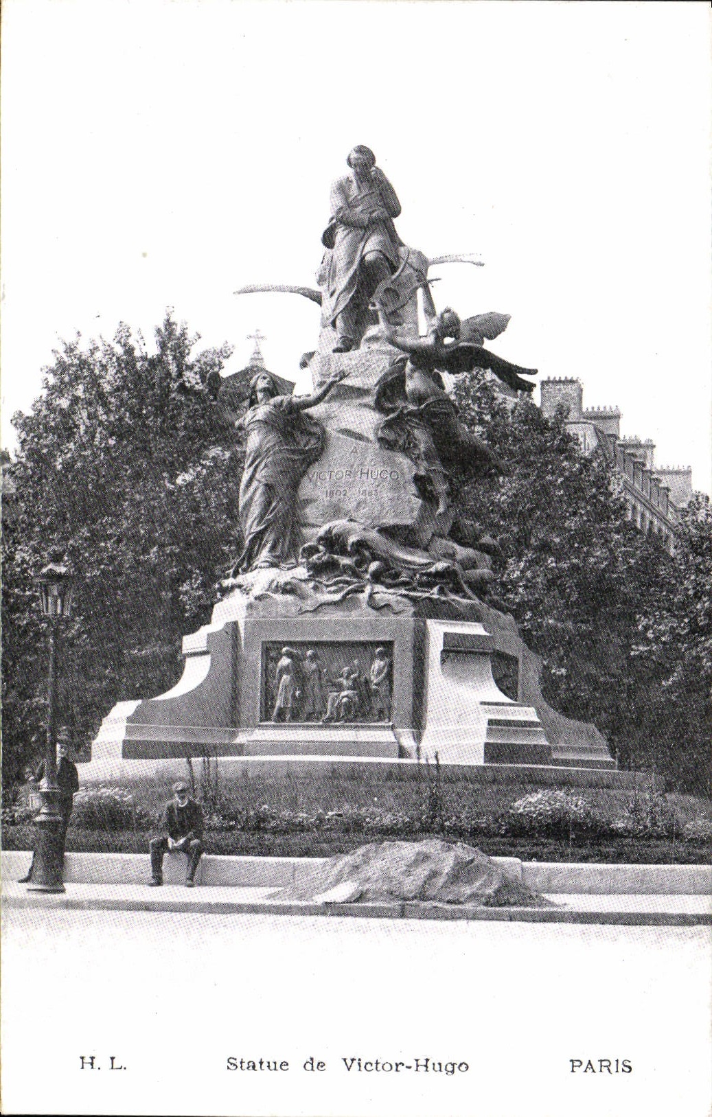 CPA Statue De Victor Hugo Paris