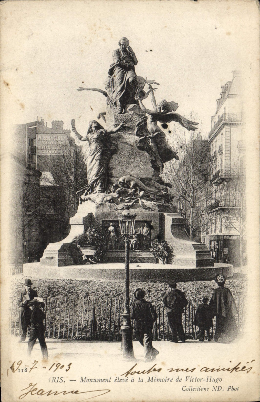 CPA Paris Monument Eleve a La Memoire De Victor Hugo
