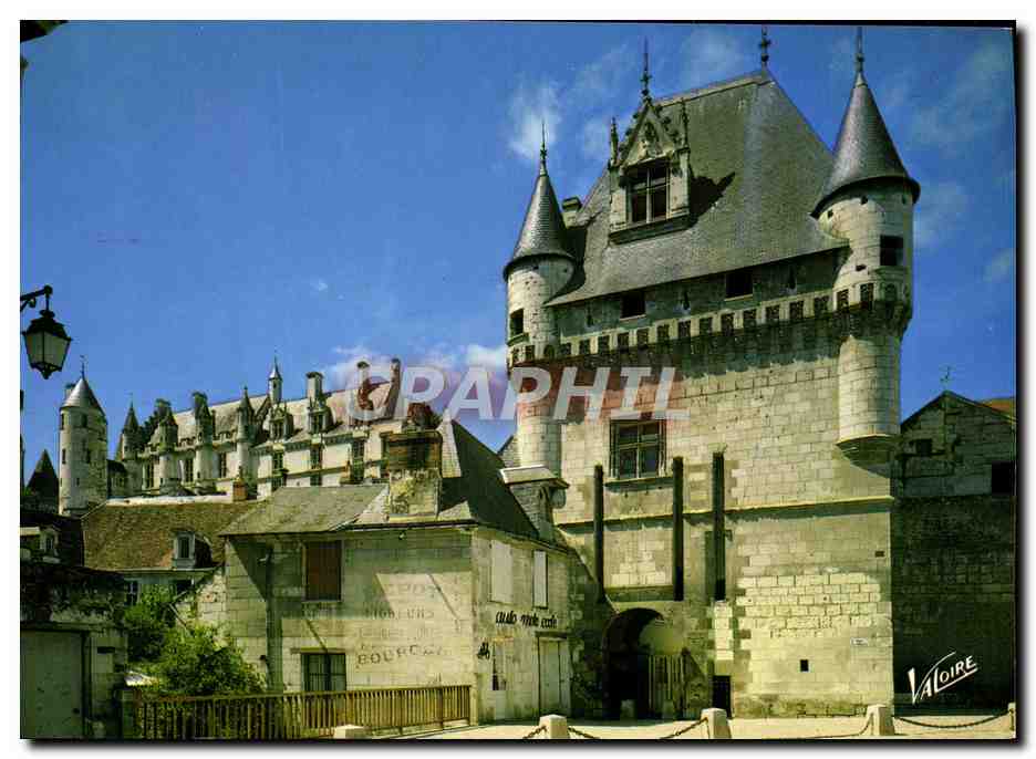Loches — La porte des Cordeliers et les Logis Royaux du château (XVe siècle) — Éditions Valoire