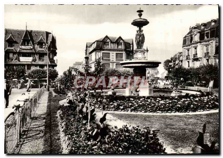 Place Fleurie, Deauville — Fontaine centrale — éditeur REAL PHOTO - C.A.P. - n°817