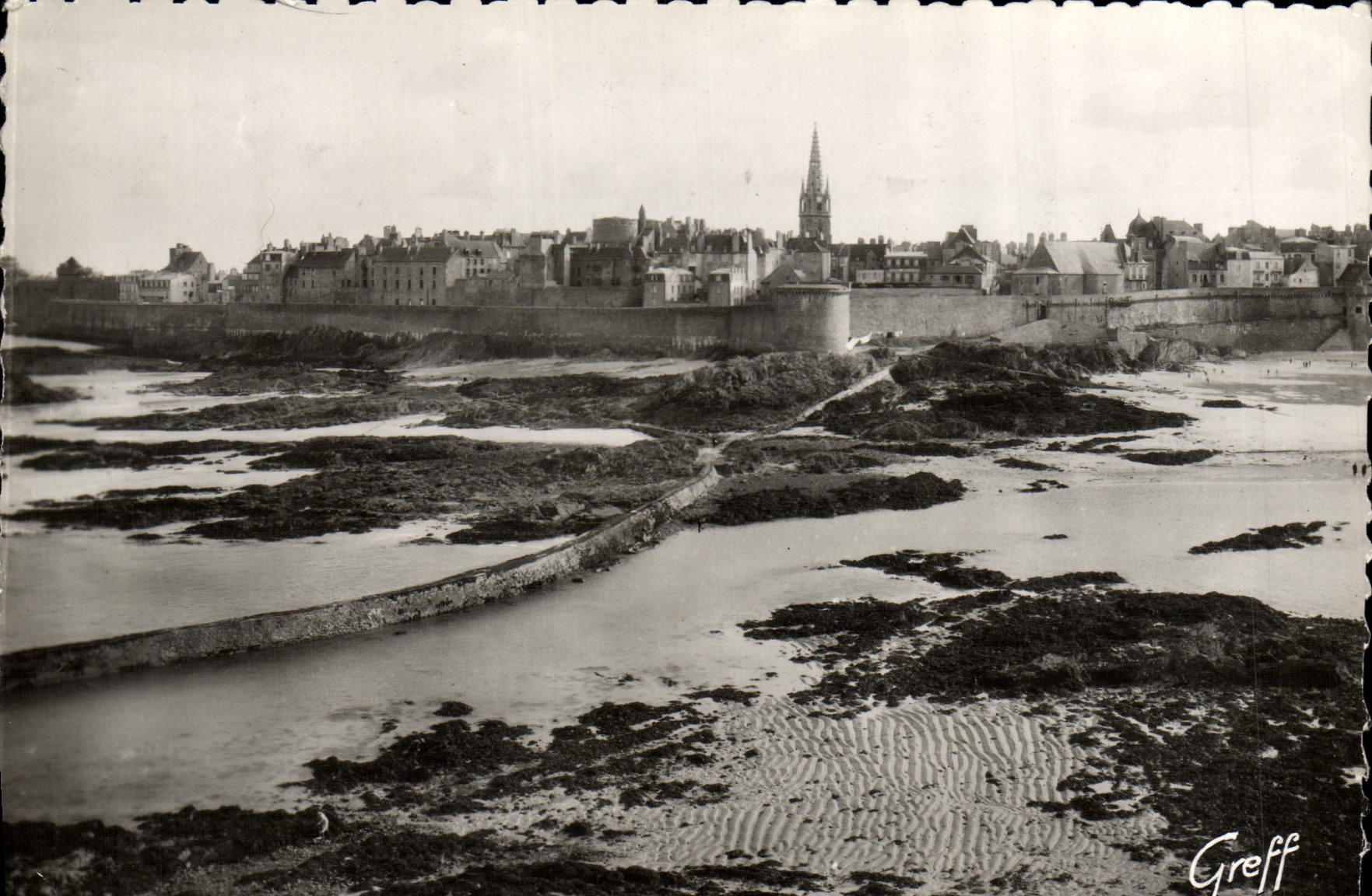 Saint-Malo — Vue de la ville et des remparts — Édition Greff
