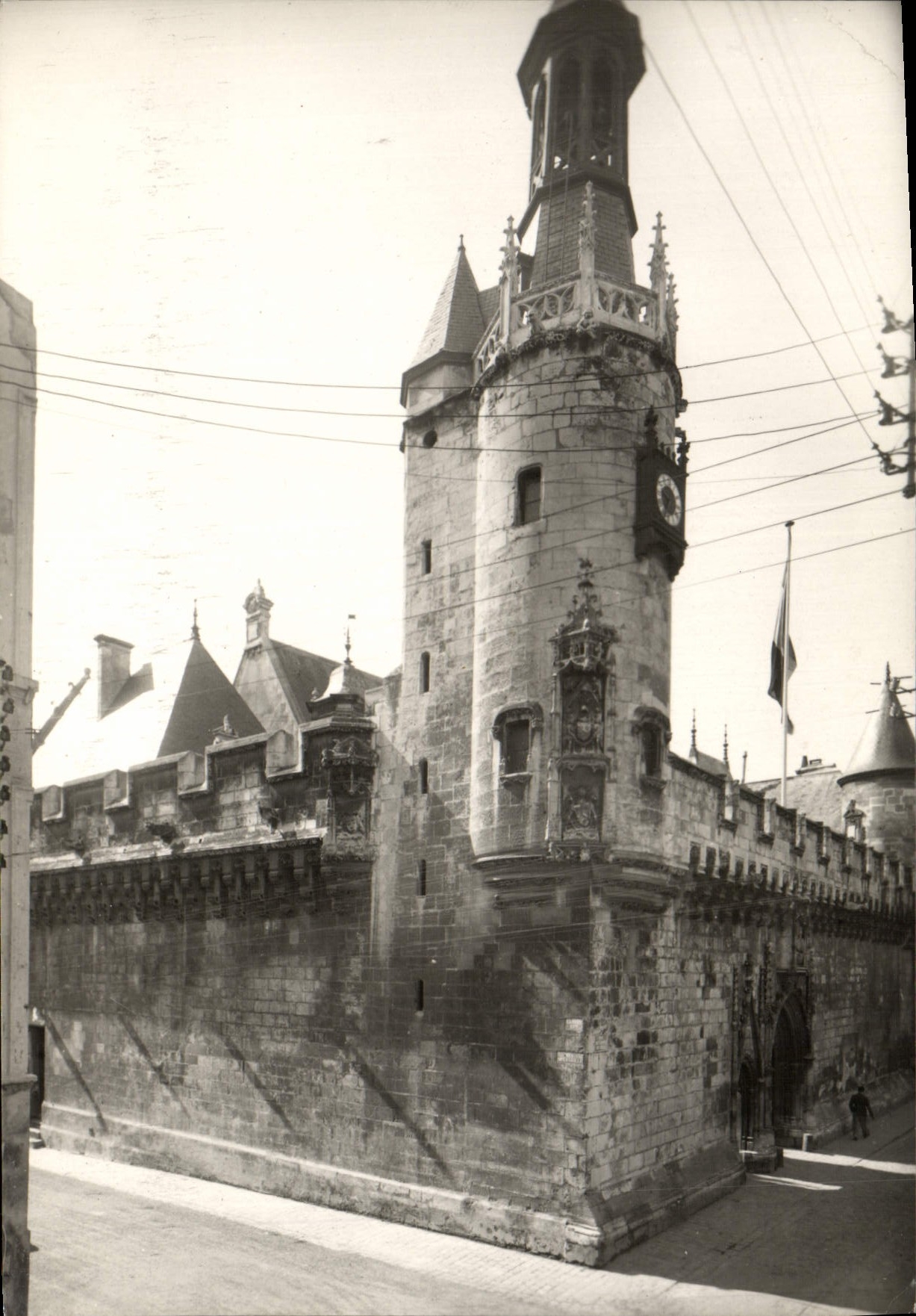 Hôtel de Ville de LA ROCHELLE — (1486 à 1607) — Éditions Artistiques Raymond Bergevin, Paris 1937