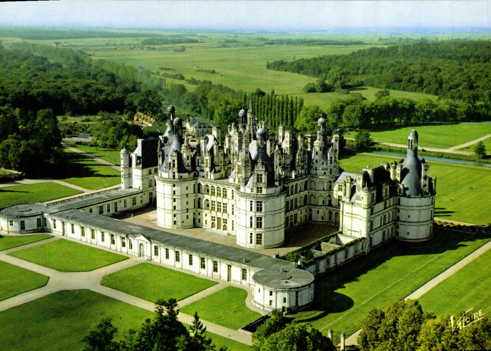 CPM Les Merveilles Du Val De Loire Chambord Vue Aerienne Du Chateau