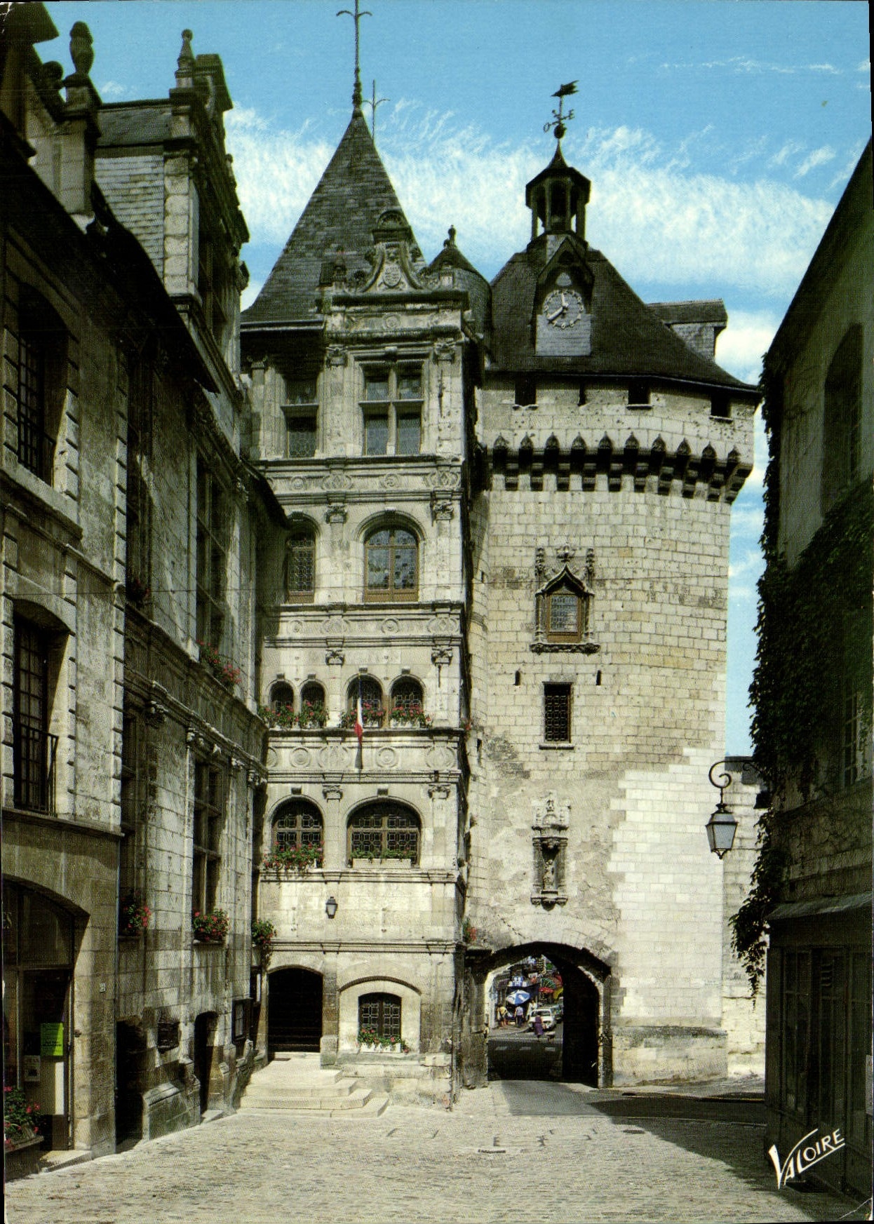 CPM Les Merveilles Du Val De Loire Loches La Porte