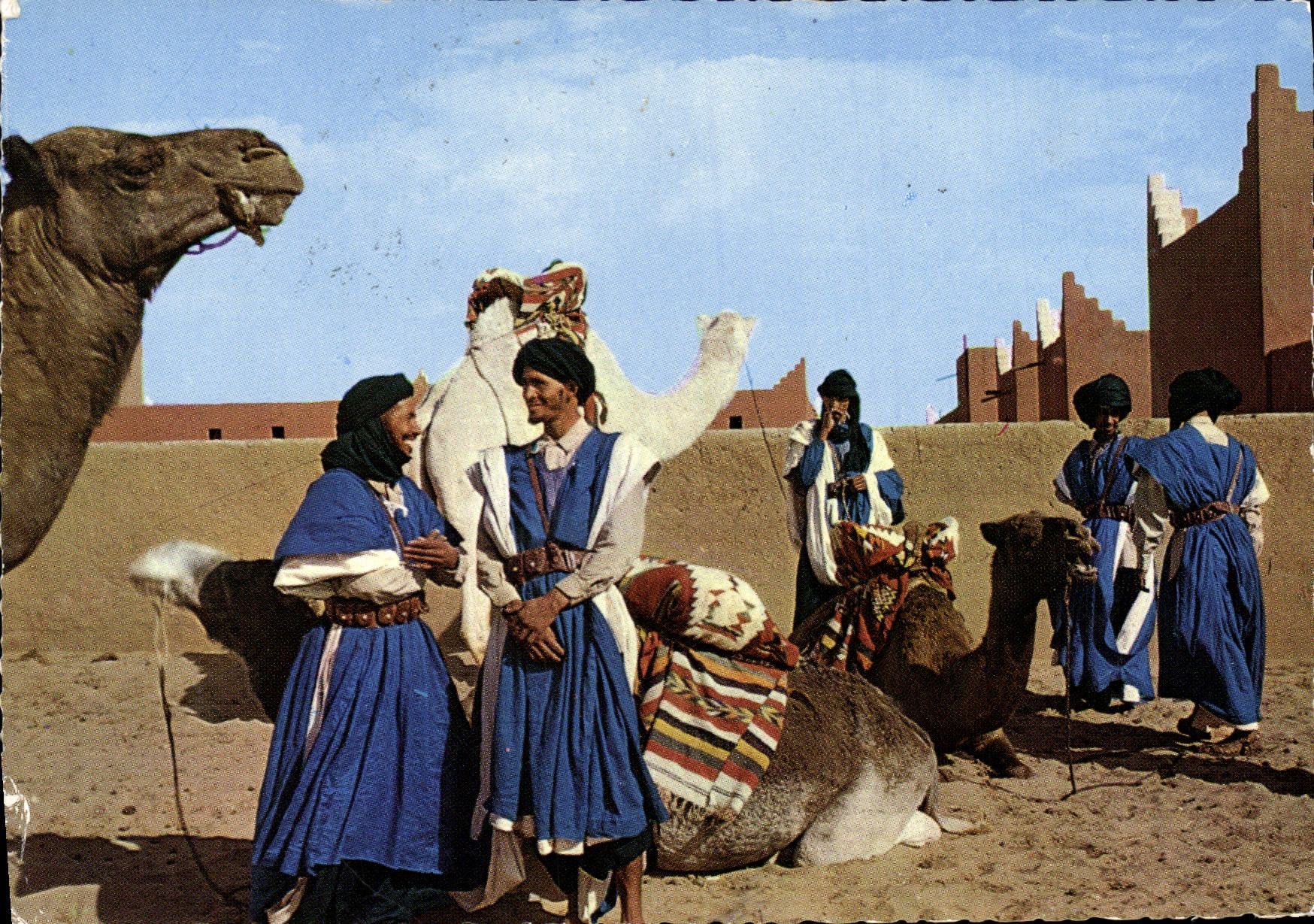 CPM Le Maroc Pittoresque Mehariste a M'Hamid Blue Men in M'Hamid
