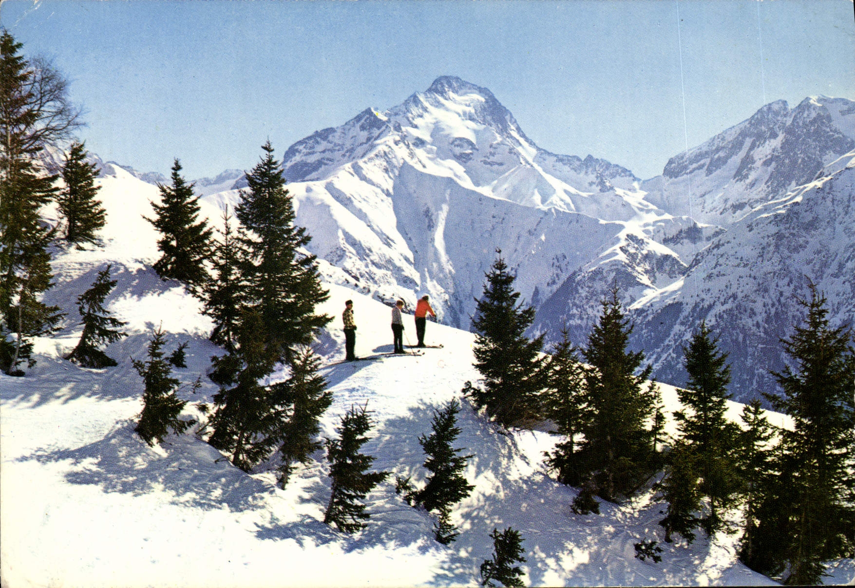 Les 2 Alpes (alt. 1650 m.) — Vue sur la Muzelle (alt. 3459 m.) — Éditions Goulet & Soleil