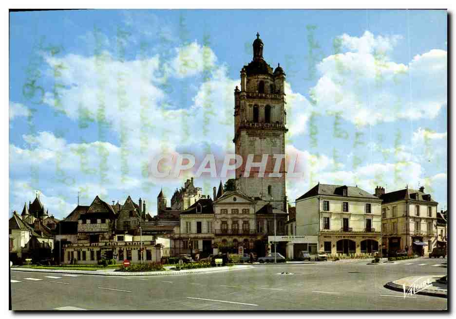CPM Les Merveilles du val De Loire Loches La Place de la Marne et la tour Saint Antoine Beffroi du 16eme