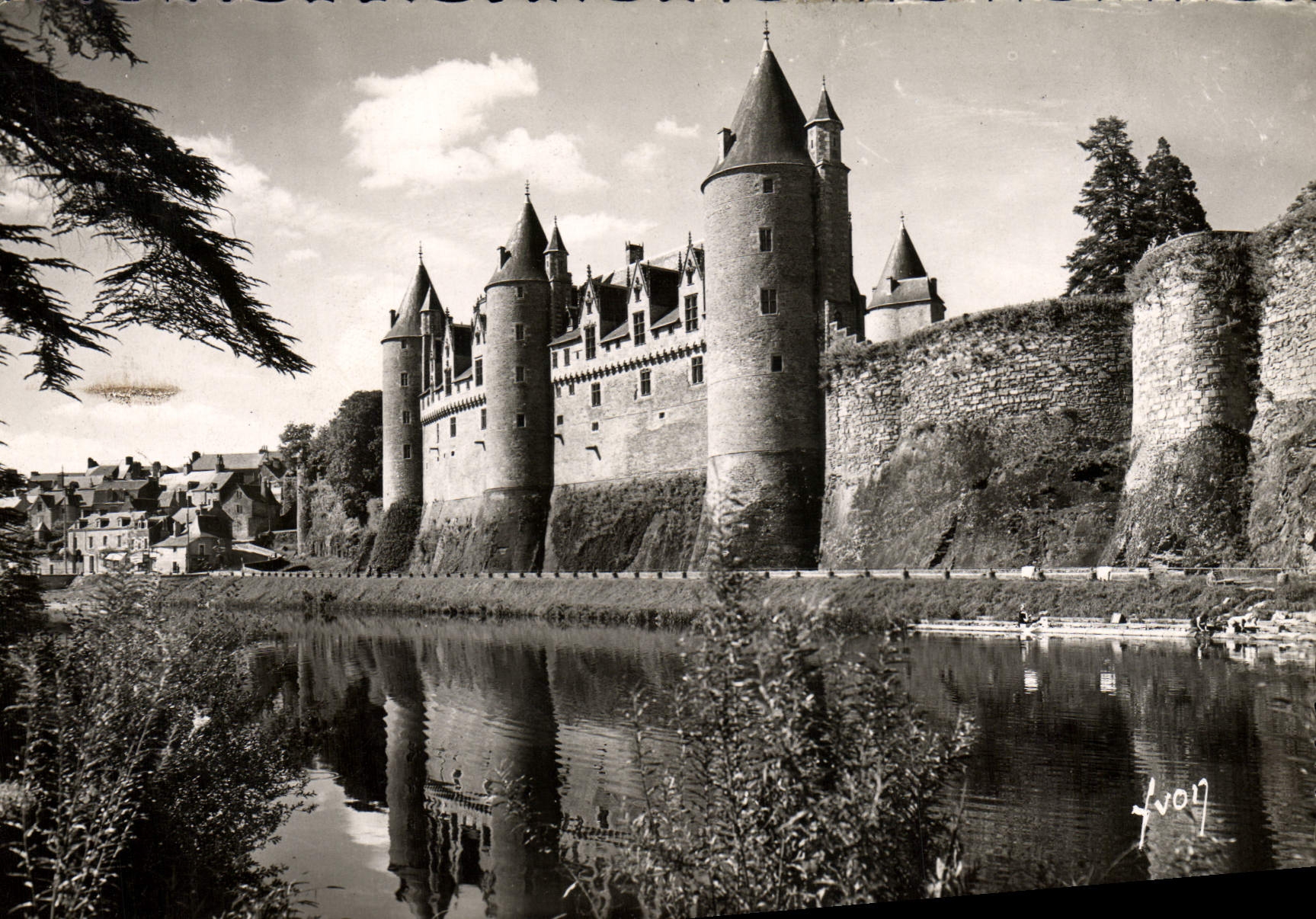 Josselin (Morbihan) — Les bords de l'Oust et le château — Les Editions d'Art, Paris, n° I. B. 3547