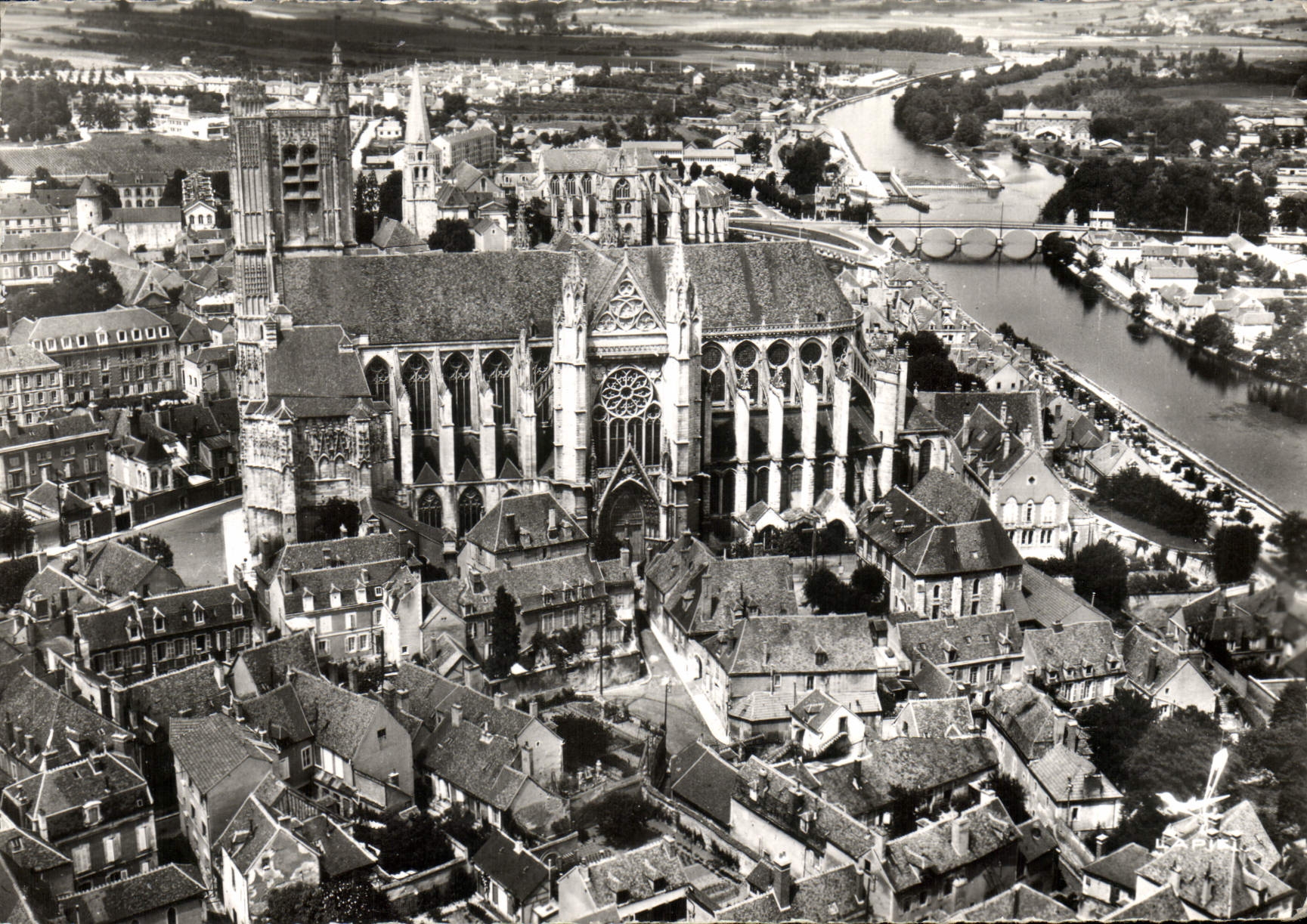 Auxerre (Yonne) — La Cathédrale Saint-Étienne — Édition LAPIE, St-Maur