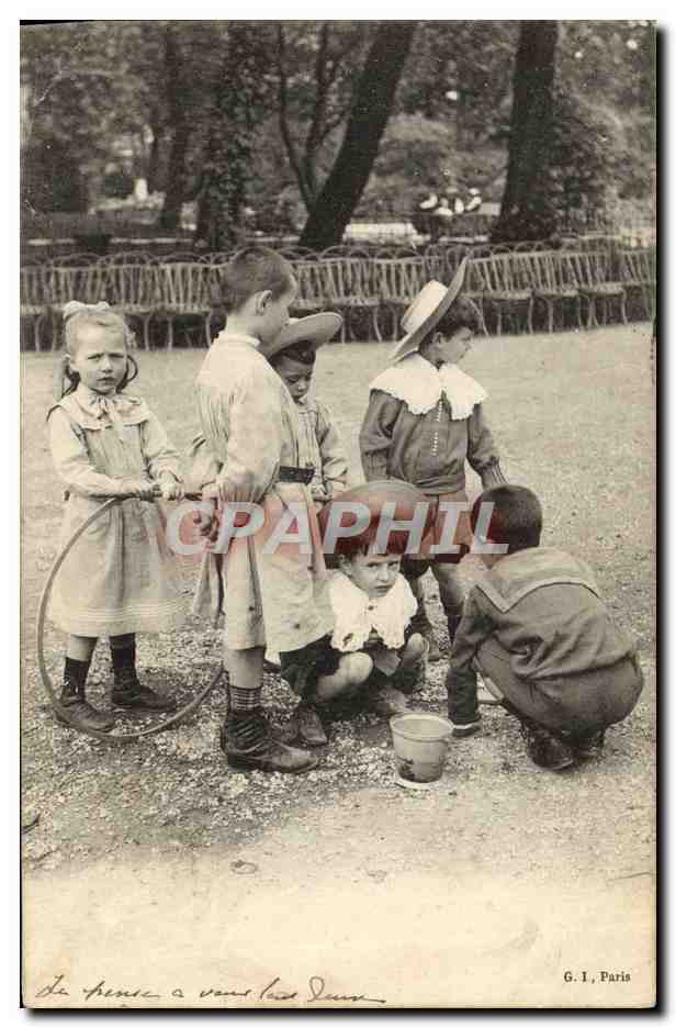 CPA Enfants au parc