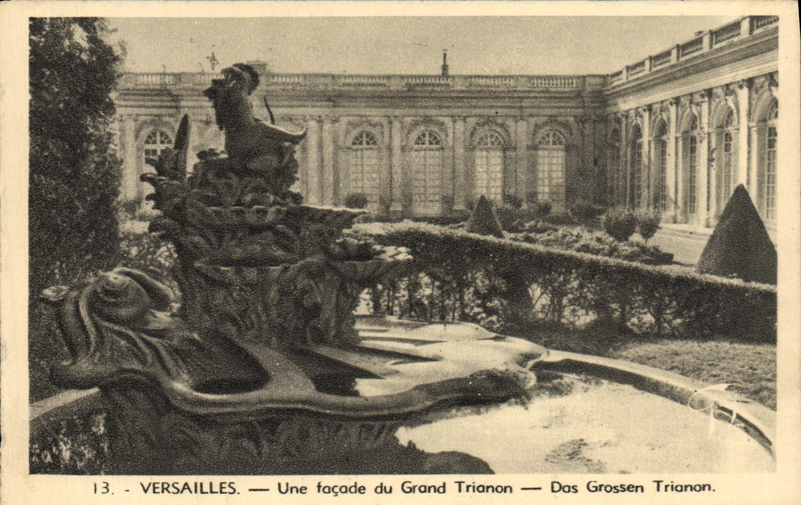 CPA Versailles Une facade du Grand Trianon