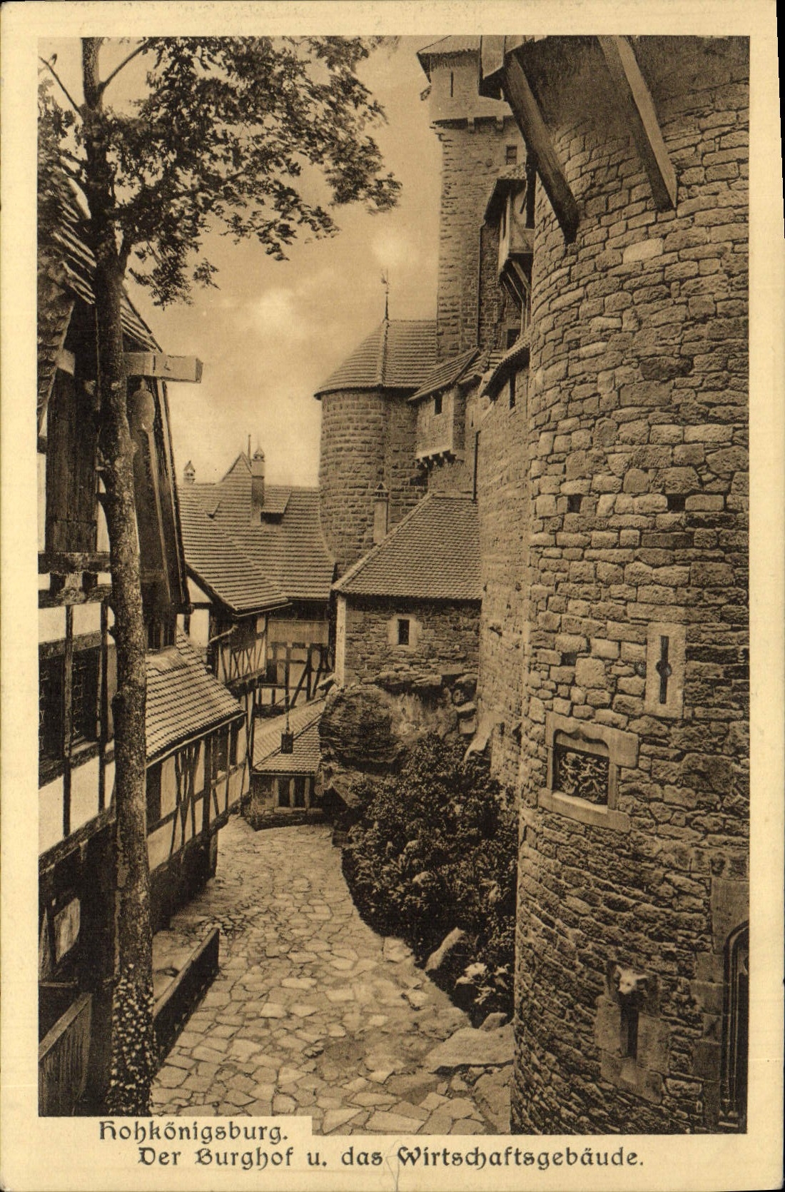 Hohkönigsburg — Le Burghof et le bâtiment économique — éditeur non visible