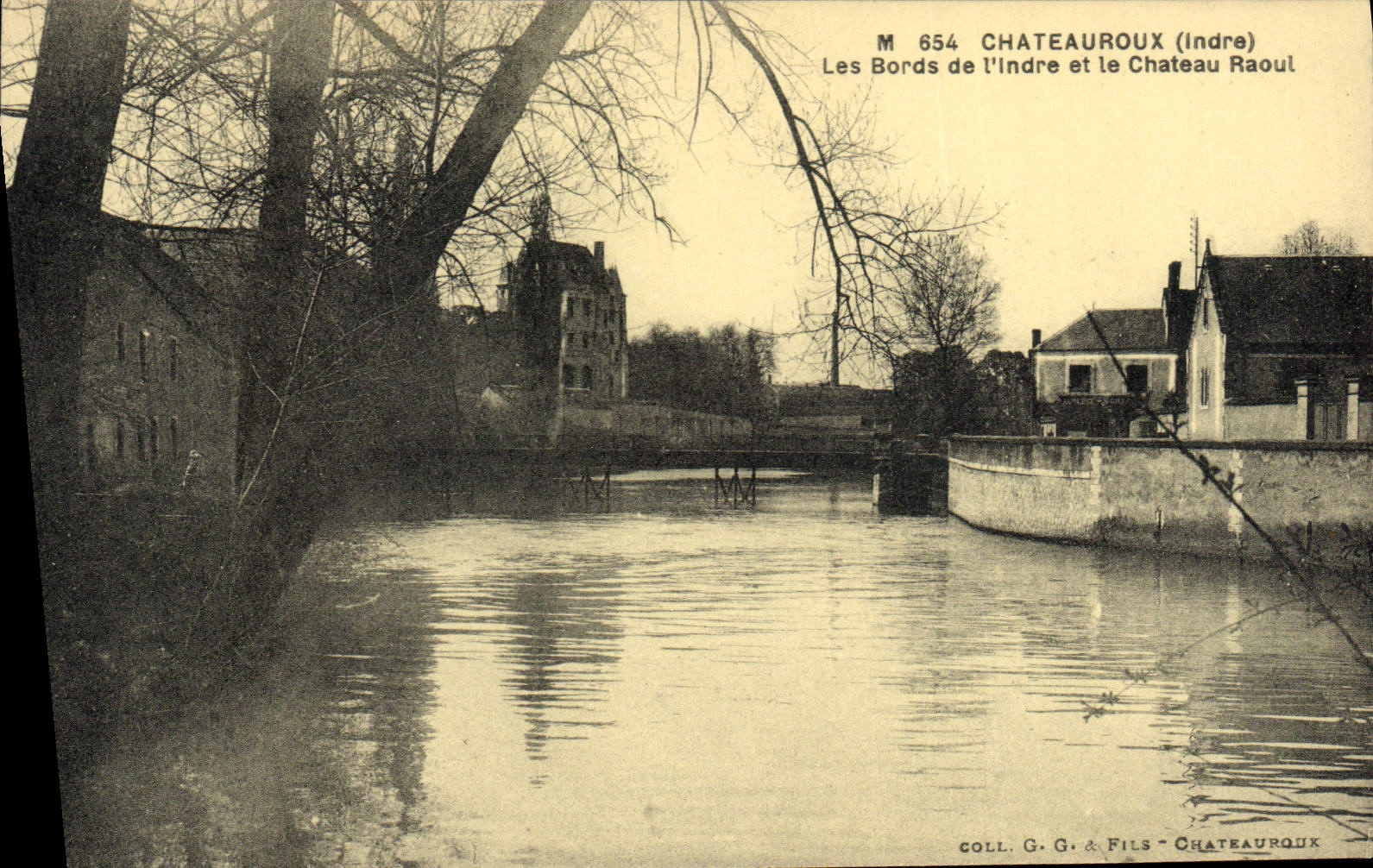 CPA Chateauroux Les Bords de L'Indre et le Chateau