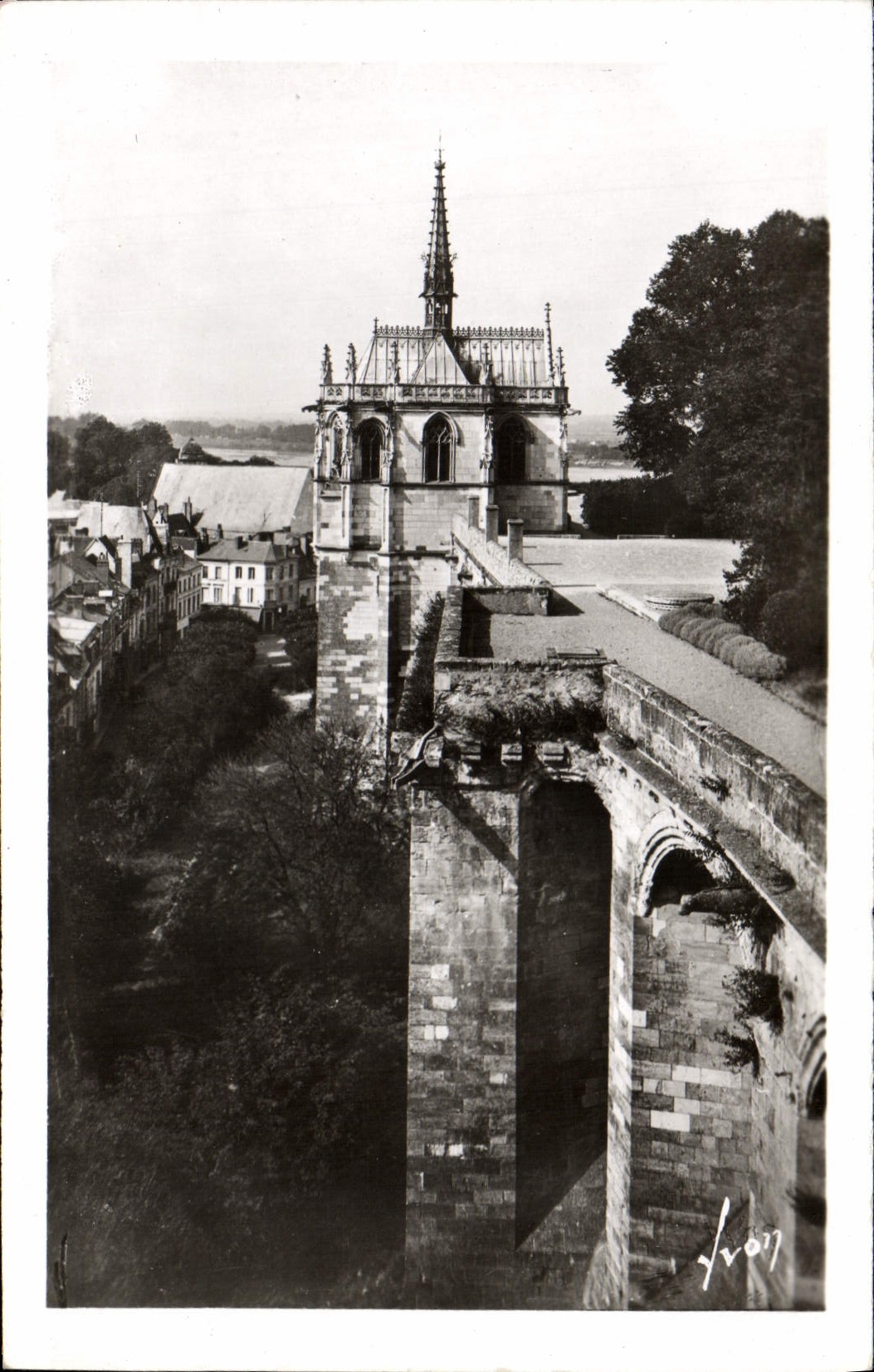 CPA Amboise Le Chateau Chapelle St Hubert