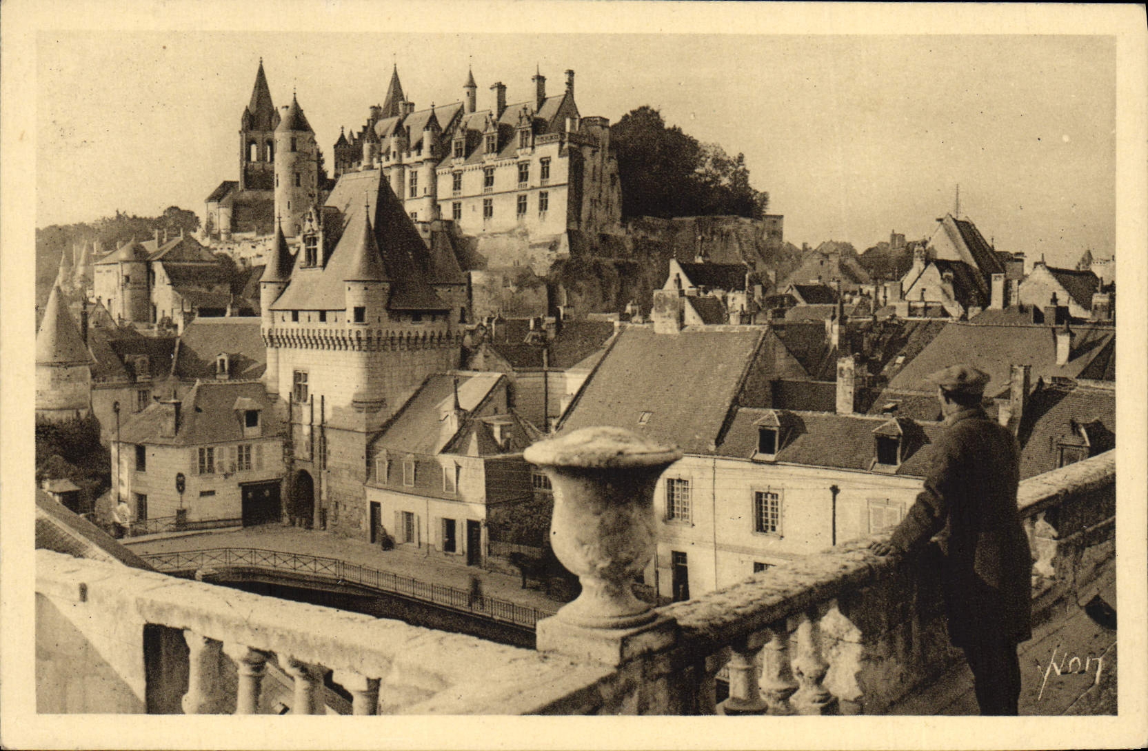 Château Royal et Porte des Cordeliers — Loches (Indre-et-Loire) — Les Éditions d'Art Yvonne, Paris