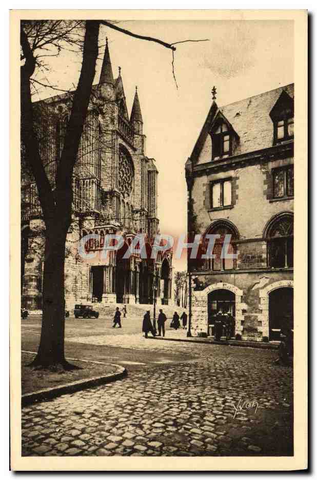 CPA Chartres L'Ancienne Poste et le Portail Sud