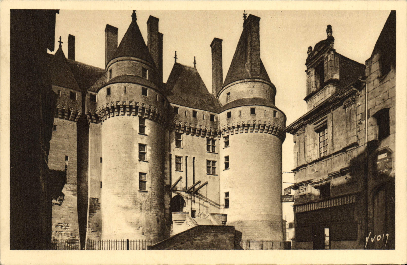 CPA Langeais L'Entree du Chateau