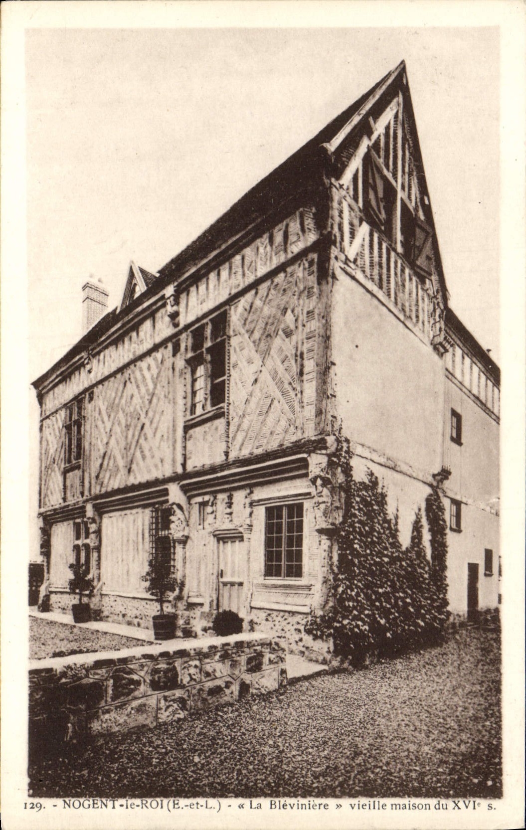 Nogent-le-Roi (E.-et-L.) - La Blévinière - vieille maison du XVIe s.