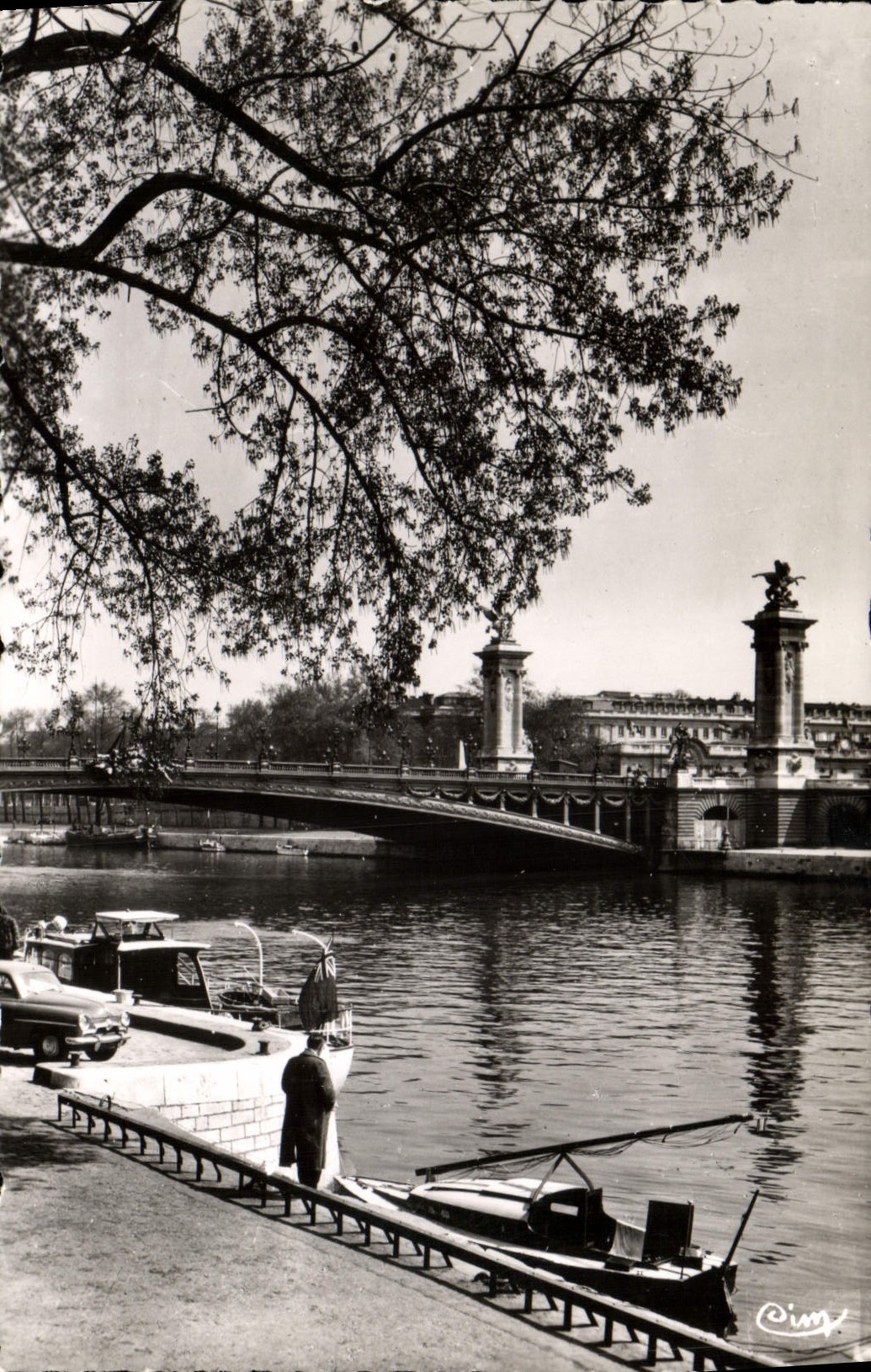 Paris — Pont Alexandre III — Combiér (S.-et-L.)
