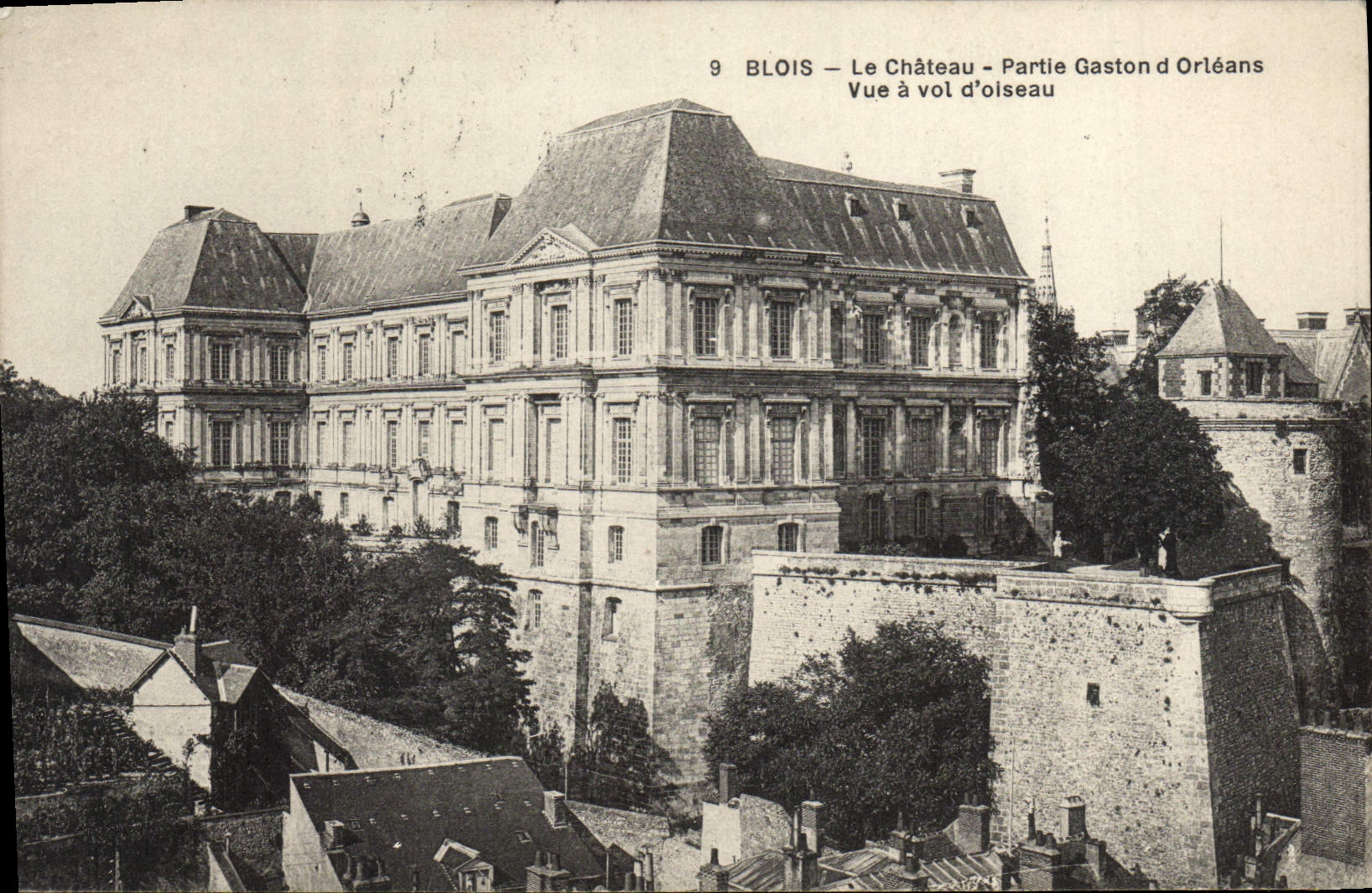 CPA Blois Le chateau Partie Gaston d'Orleans Vue a vol d'oiseau