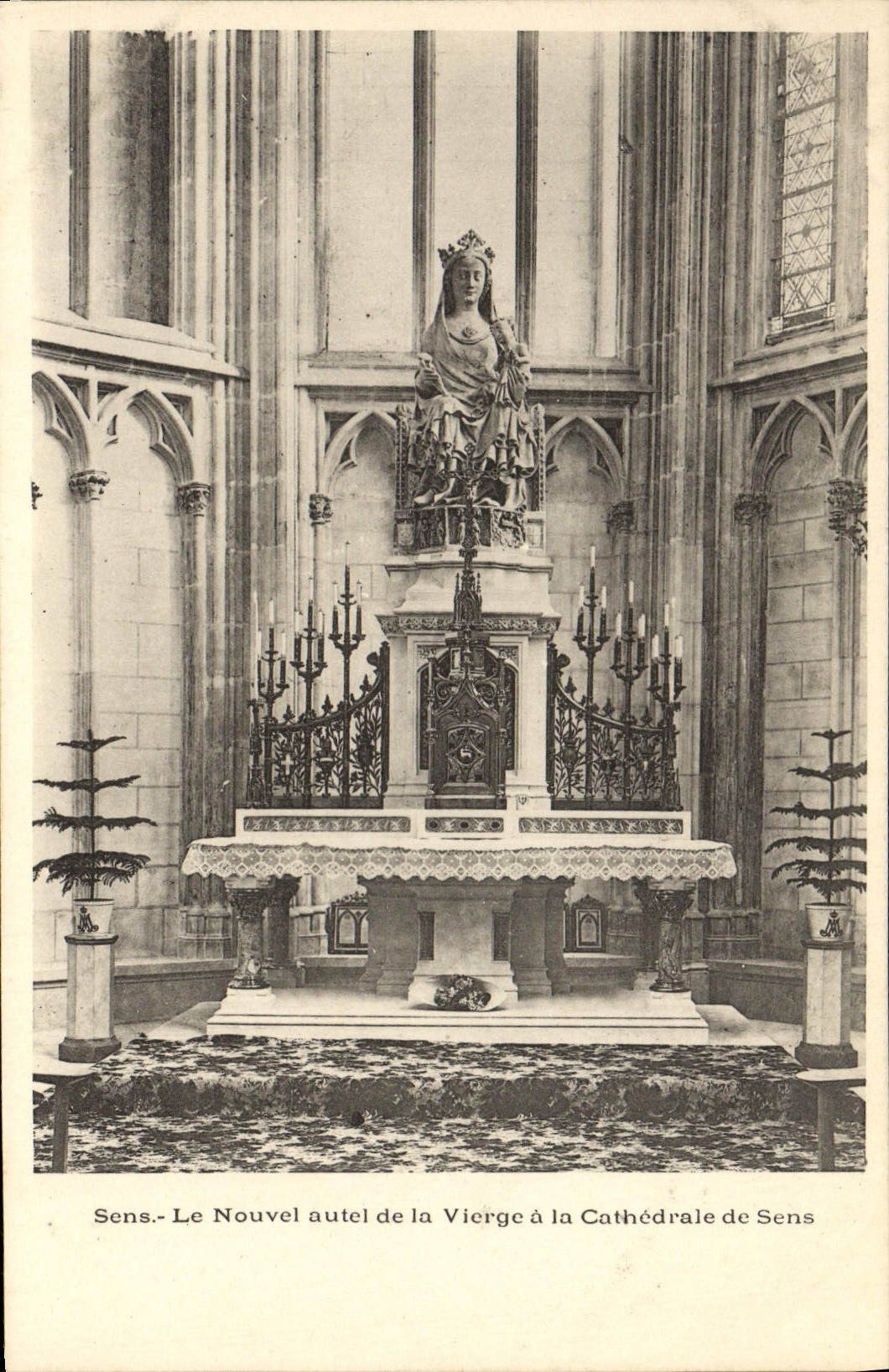 Sens - Der neue Altar der Jungfrau in der Kathedrale von Sens