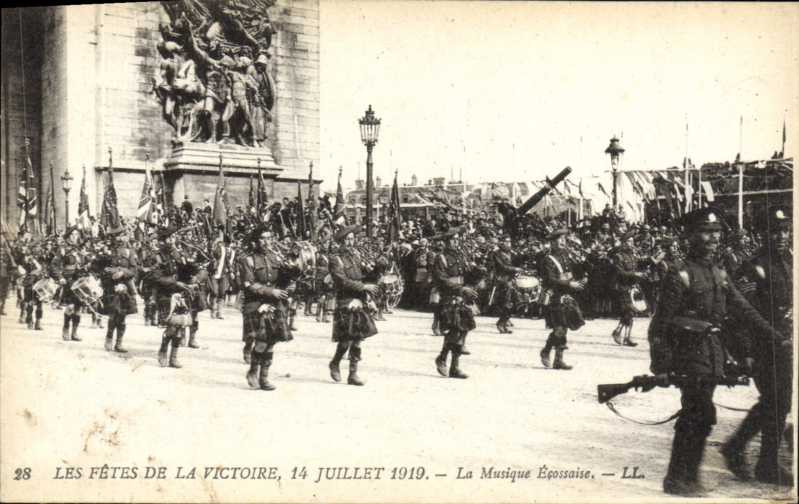 CPA Les Fetes De La Victoire 14 Juillet 1919 La musique ecossaise