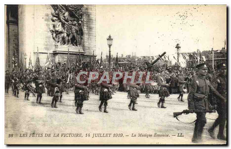 CPA Les Fetes De La Victoire 14 Juillet 1919 La musique ecossaise Militaria