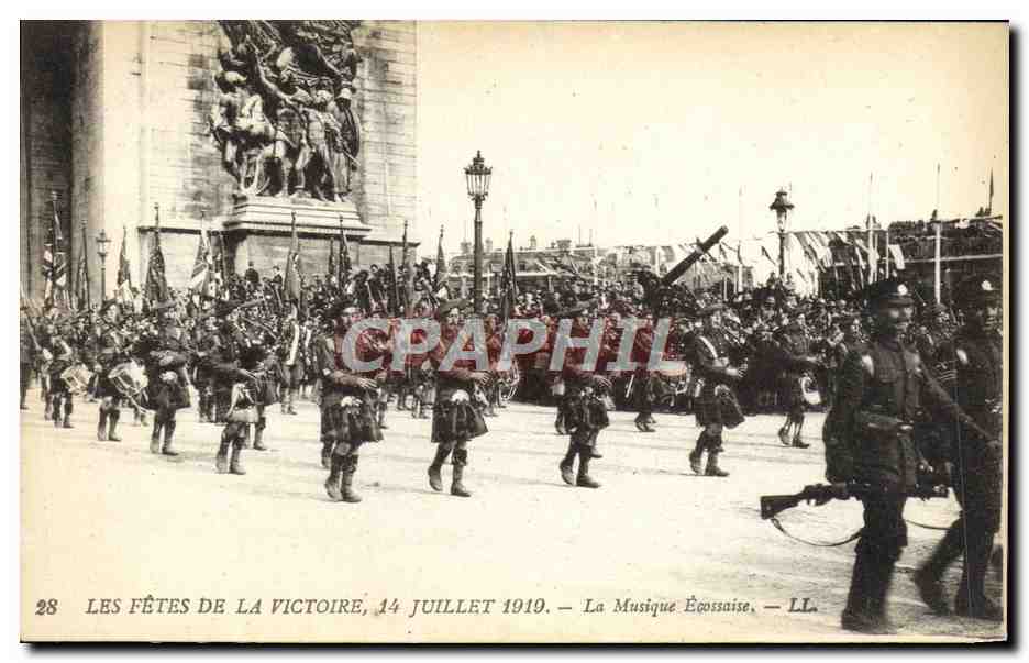 CPA Les Fetes De La Victoire 14 Juillet 1919 La musique ecossaise Militaria