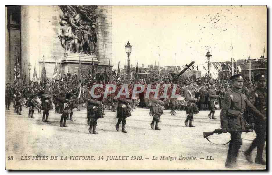 CPA Les Fetes De La Victoire 14 Juillet 1919 La musique ecossaise Militaria