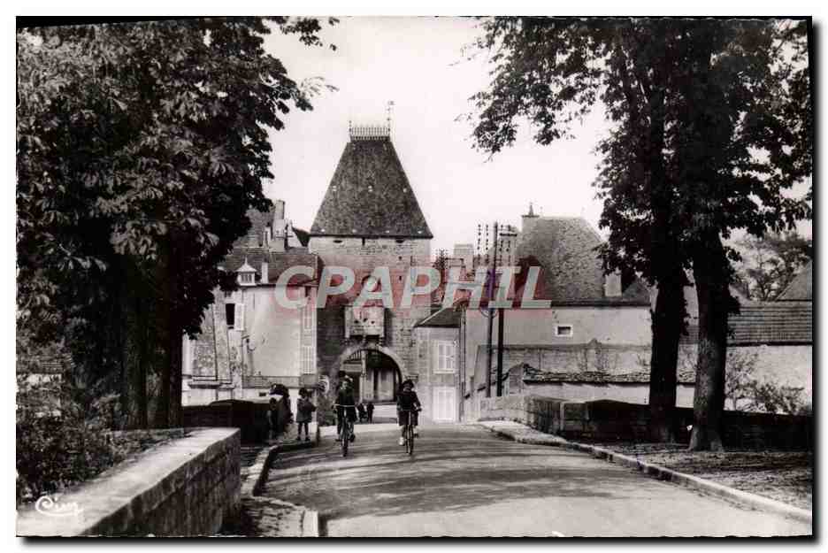 CPM Noyers Sur Serein Vieille Porte du 12eme dite d'Avallon Velo Enfants