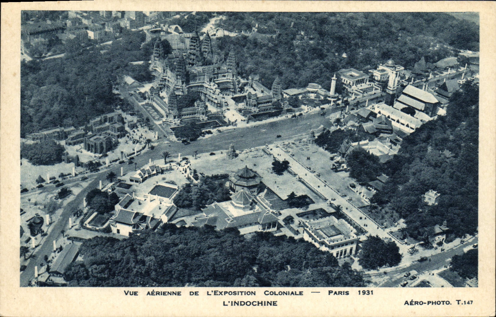 Vue aérienne de l'Exposition Coloniale — Paris 1931 — Aéro-Photo T.147