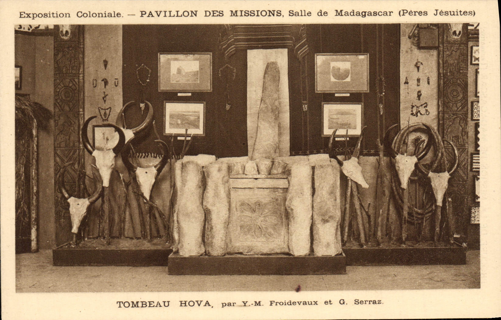 CPA Paris Exposition Coloniale 1931 Pavillon des missions Madagascar Peres Jesuites Tombeau Hova
