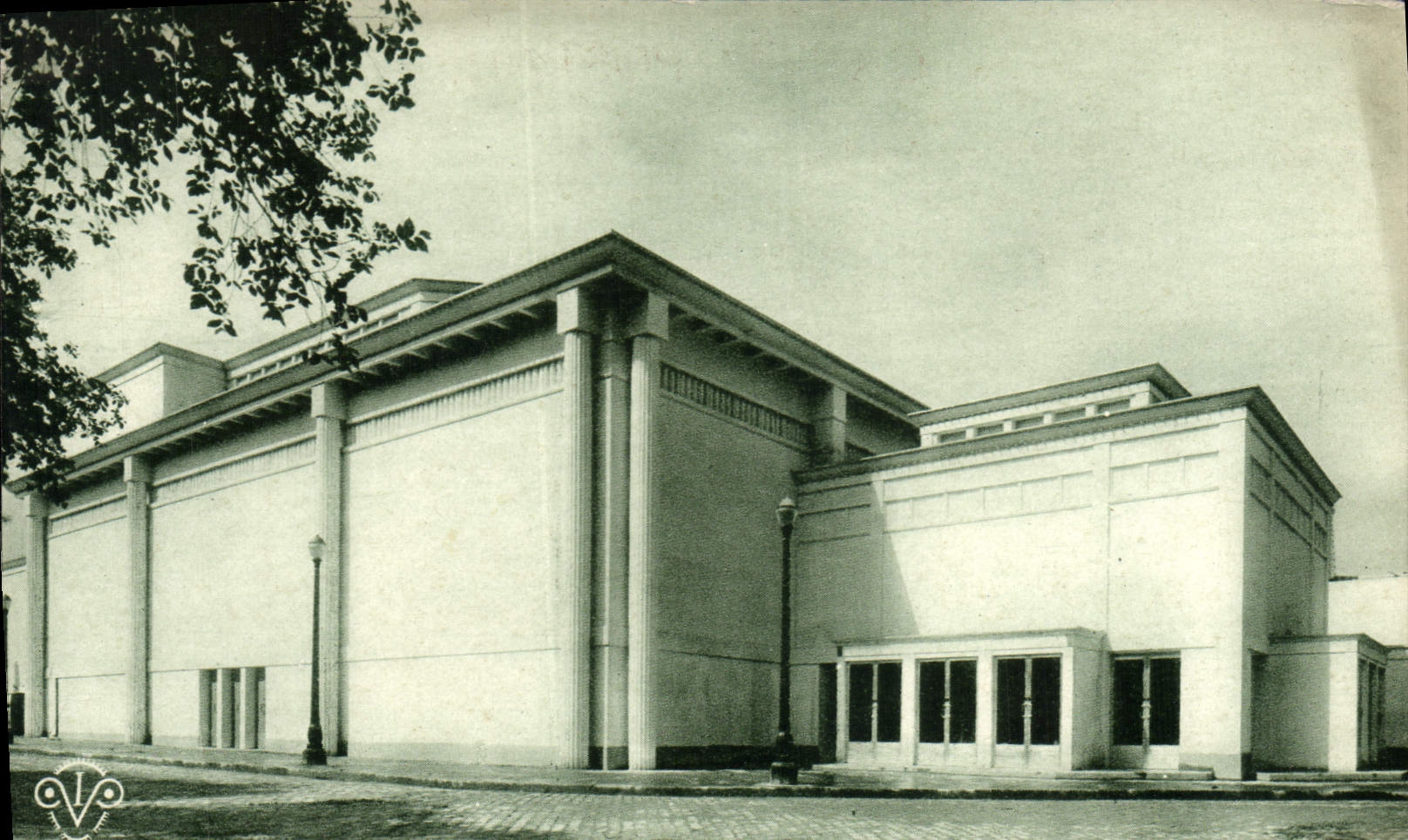 Le Théâtre — Exposition Internationale des Arts Décoratifs, Paris 1925 — Édition G. Perret