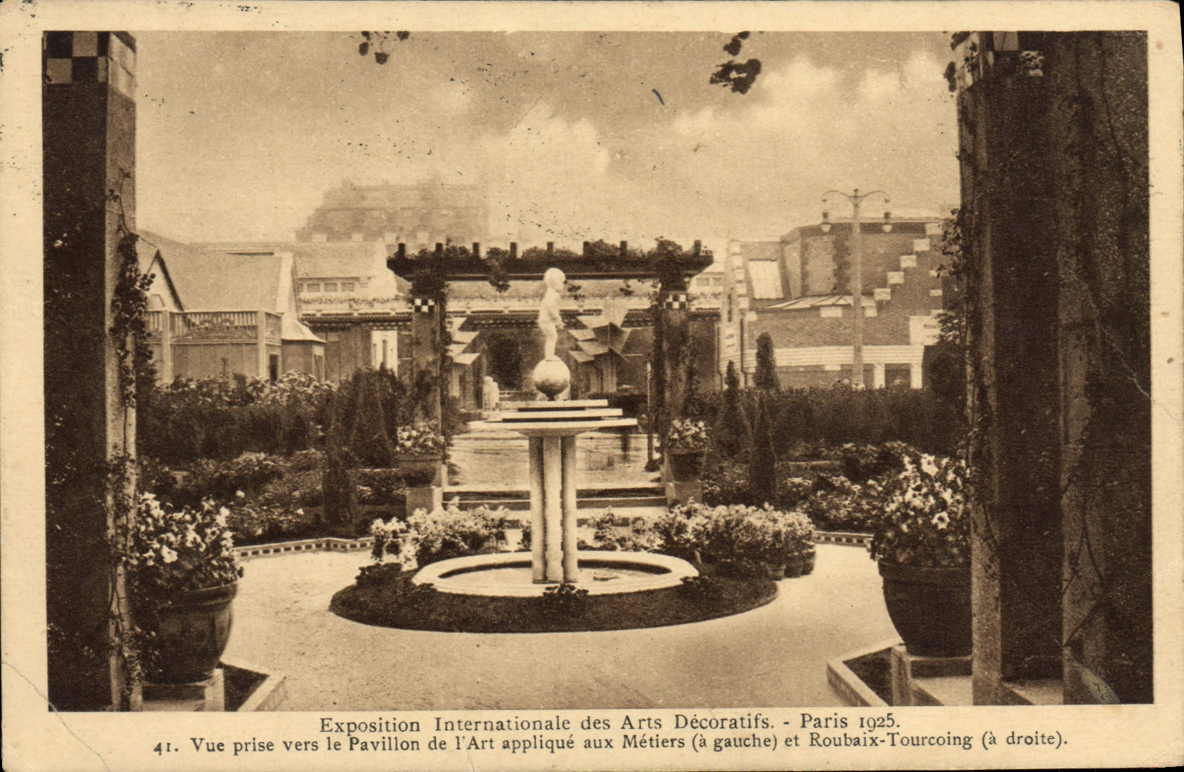 CPA Paris Exposition Internationale Des Arts Decoratifs 1925 Vue prise vers le pavillon de l'ARt applique aux Metiers 