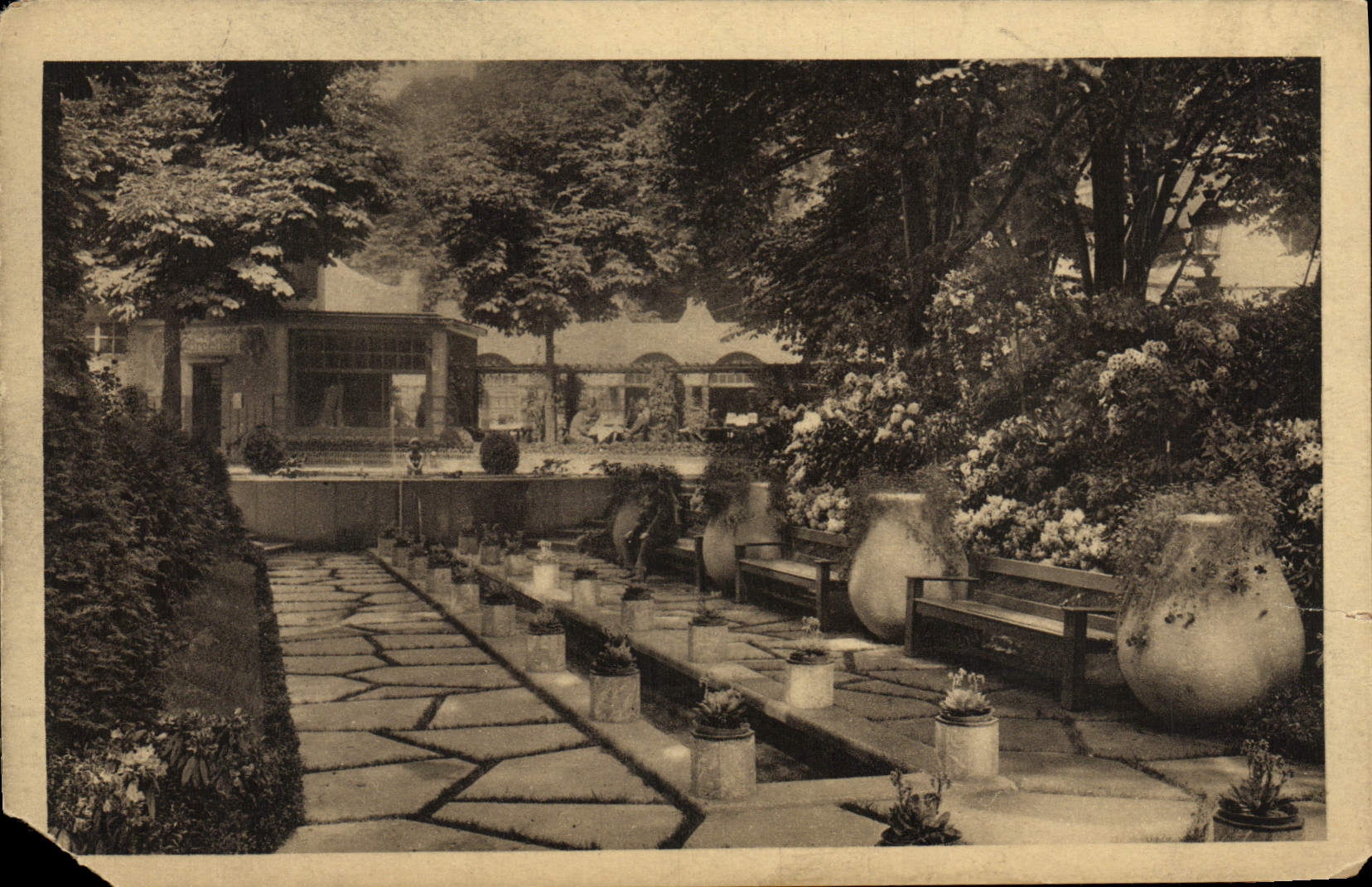 Garten des Pavillon Corcelle — Internationale Ausstellung der dekorativen Künste 1925 — Jos. Marrast, Arch.