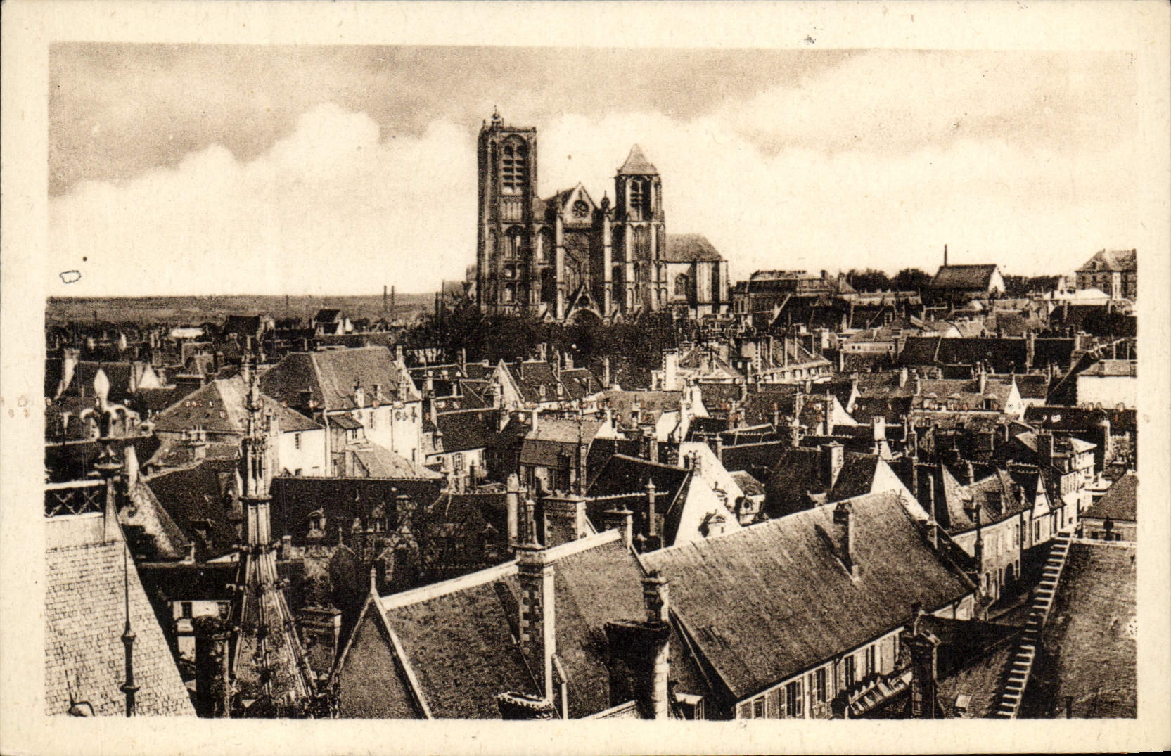 CPA Bourges Vue Generale Prise Du Palais Jacques Coeur