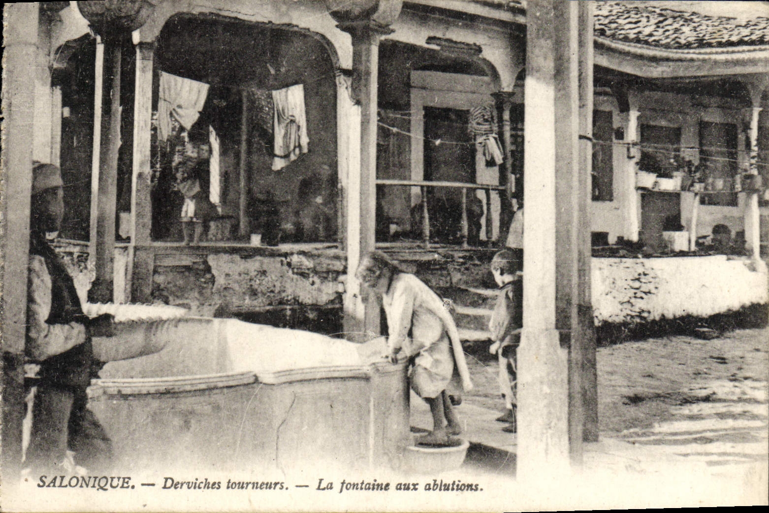 Salonique — Derviches tourneurs — La fontaine aux ablutions.