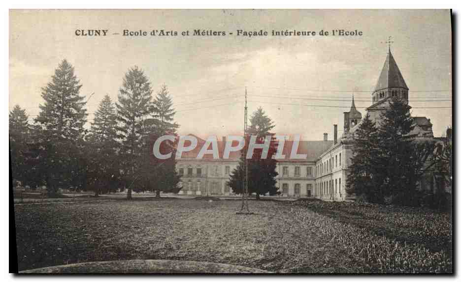 CPA Cluny Ecole D'Arts Et Metiers Facade Interieure De l'Ecole