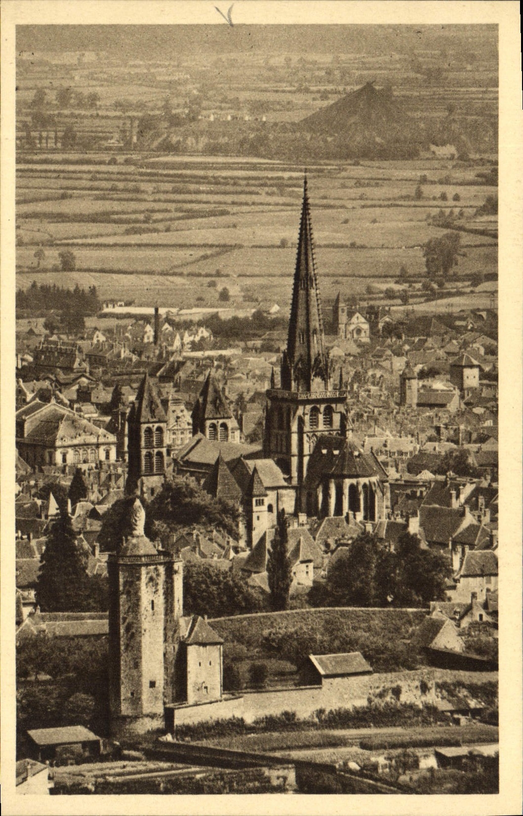 Autun - La Cathédrale Saint-Lazare et la Tour des Ursulines — Héliogravure d'Art P. Coquenhot et C. Truchot