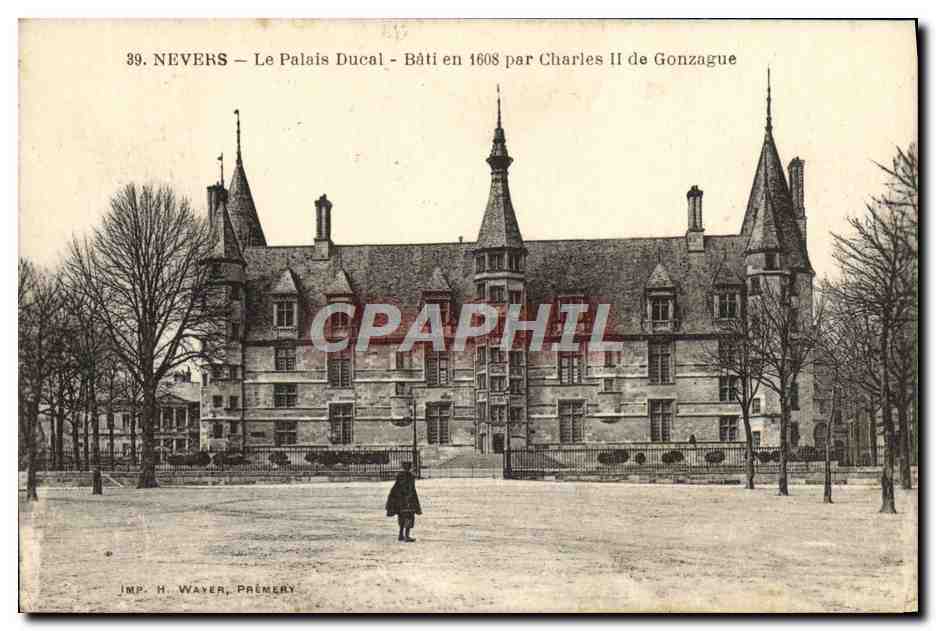 Nevers — Le Palais Ducal — Bâti en 1608 par Charles II de Gonzague