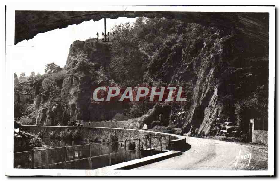 Avallon (Yonne) — Les rochers à Cousin-le-Pont — Les Éditions d'Art 'W. Van' Paris