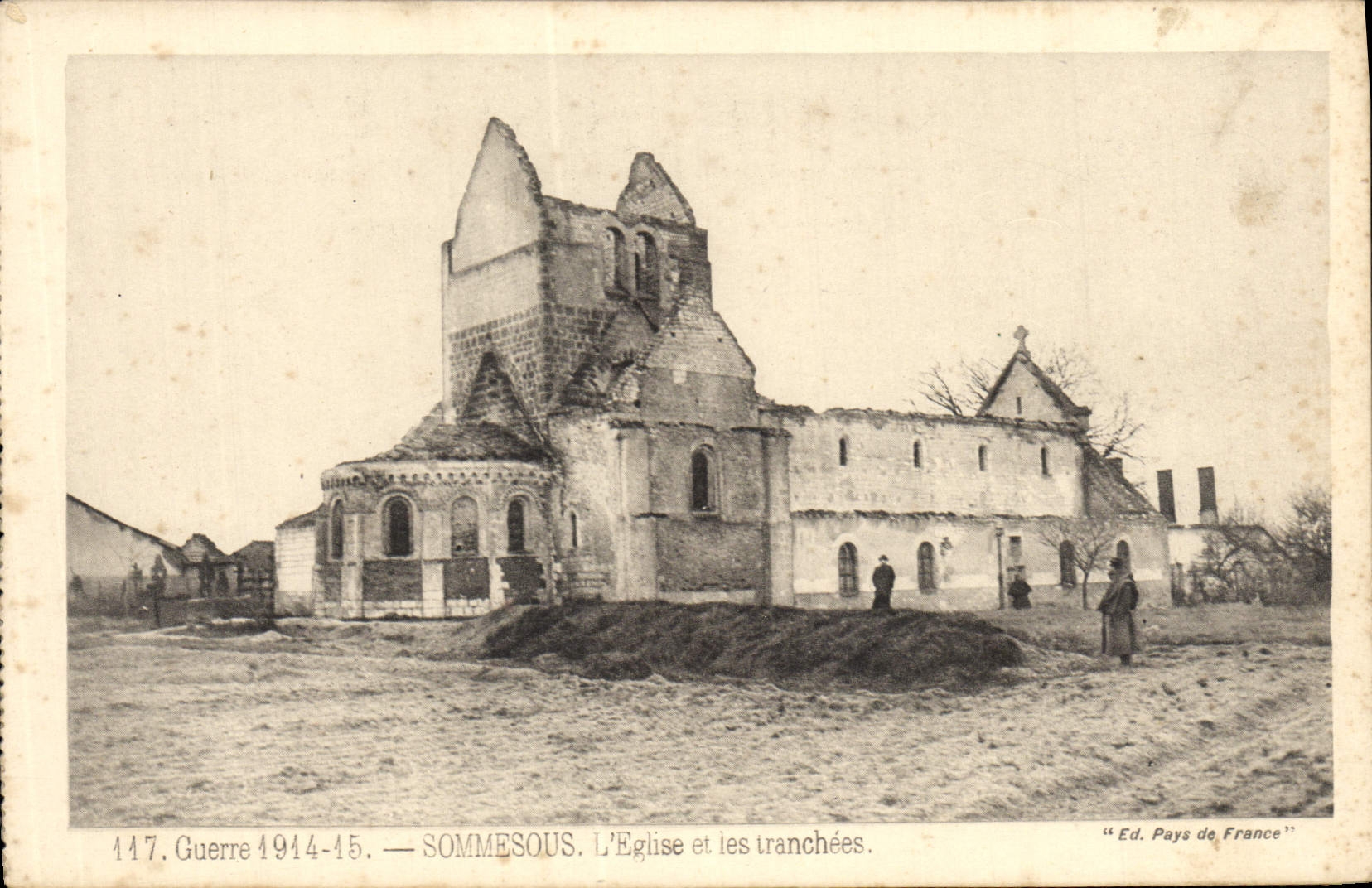 CPA Guerre Sommesous L'Eglise Et Les Tranchees